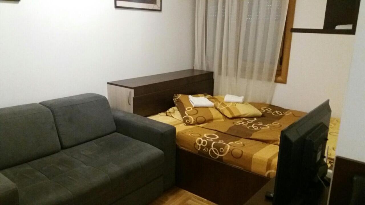 Eros Apartment *